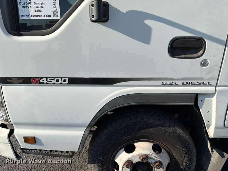 image for item ED5953 2006 Chevrolet W4500 Crew Cab box truck