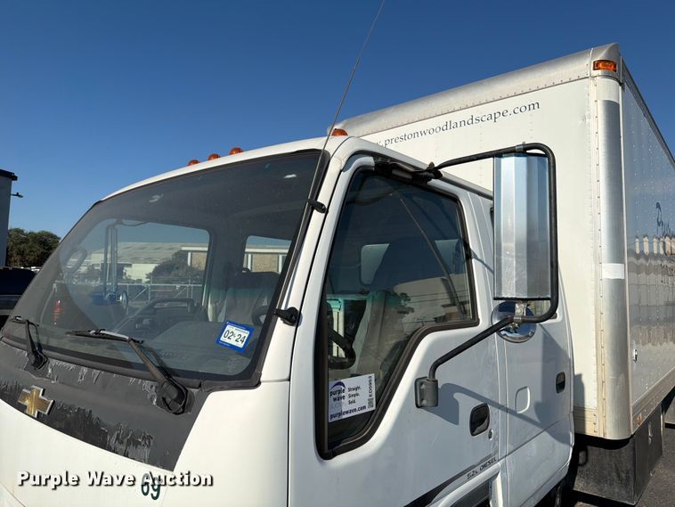 image for item ED5953 2006 Chevrolet W4500 Crew Cab box truck