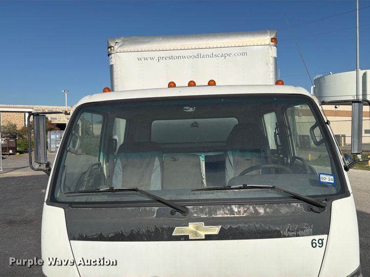 image for item ED5953 2006 Chevrolet W4500 Crew Cab box truck