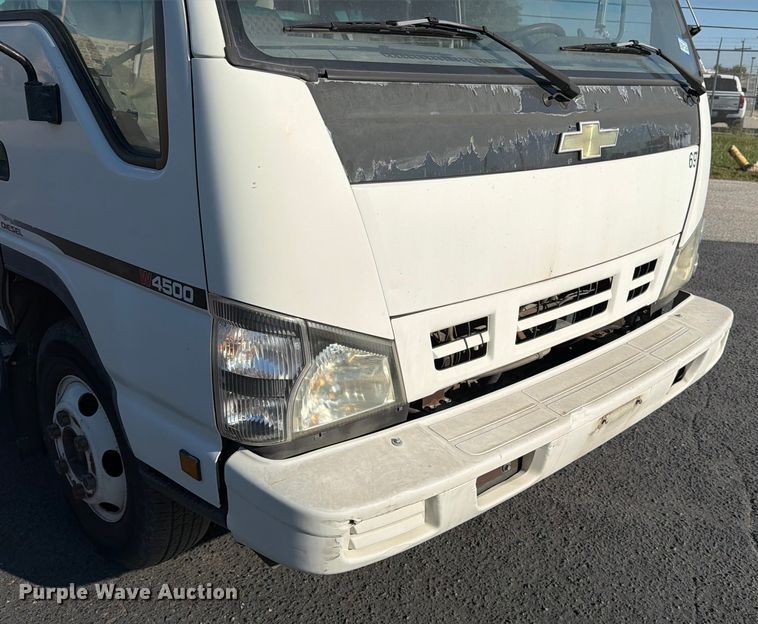 image for item ED5953 2006 Chevrolet W4500 Crew Cab box truck
