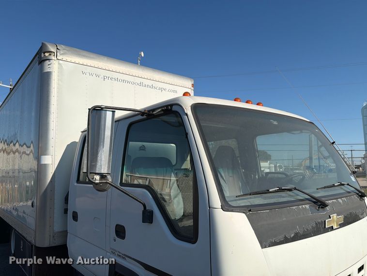 image for item ED5953 2006 Chevrolet W4500 Crew Cab box truck
