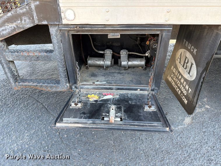 image for item ED5953 2006 Chevrolet W4500 Crew Cab box truck