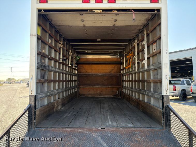 image for item ED5953 2006 Chevrolet W4500 Crew Cab box truck