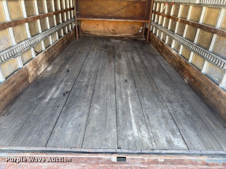 image for item ED5953 2006 Chevrolet W4500 Crew Cab box truck