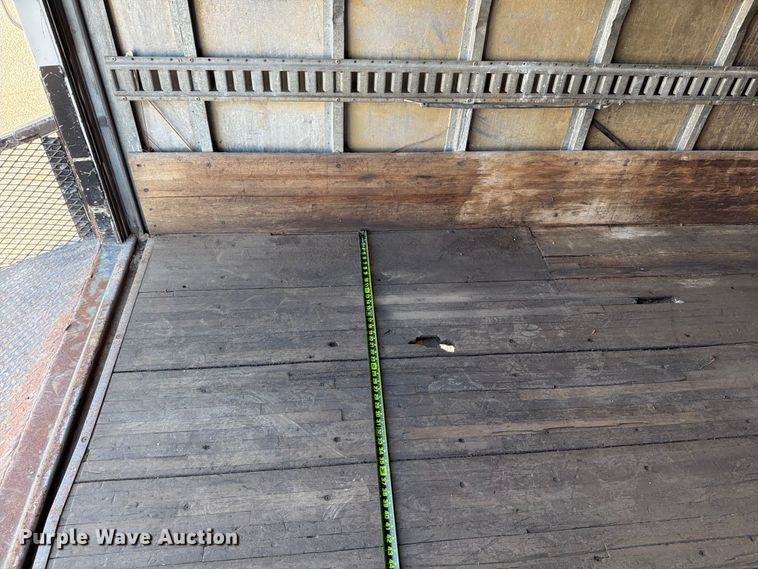 image for item ED5953 2006 Chevrolet W4500 Crew Cab box truck