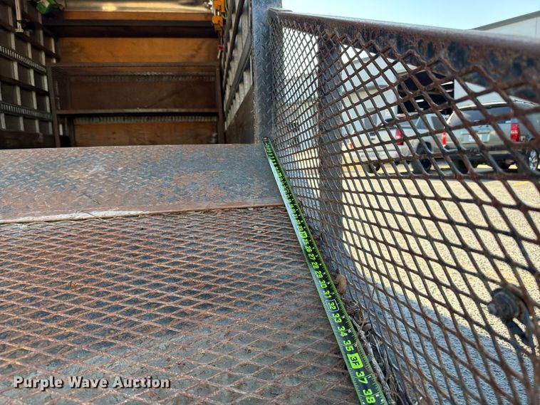 image for item ED5953 2006 Chevrolet W4500 Crew Cab box truck