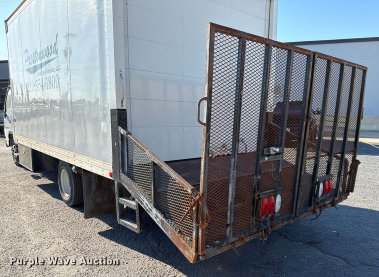 image for item ED5953 2006 Chevrolet W4500 Crew Cab box truck