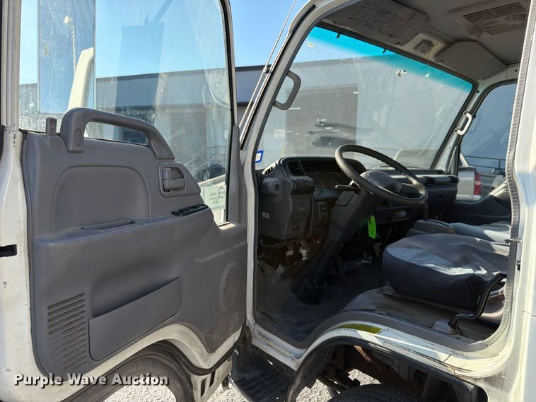 image for item ED5953 2006 Chevrolet W4500 Crew Cab box truck