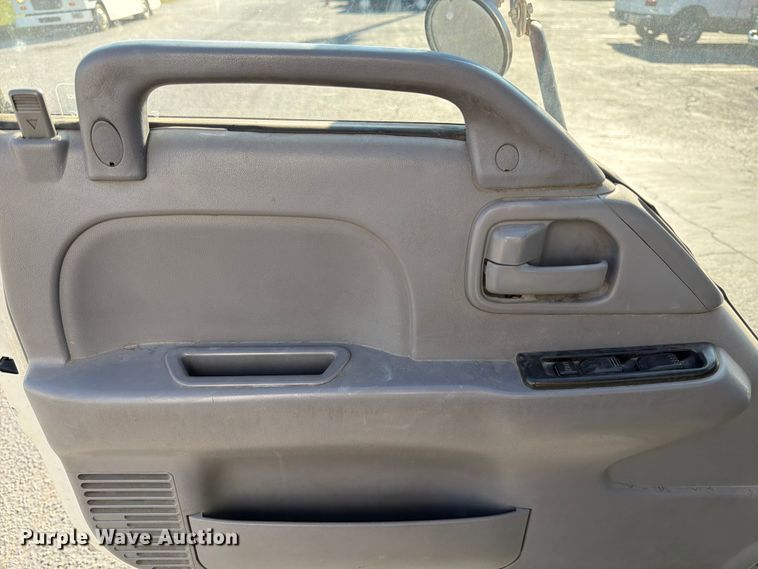 image for item ED5953 2006 Chevrolet W4500 Crew Cab box truck