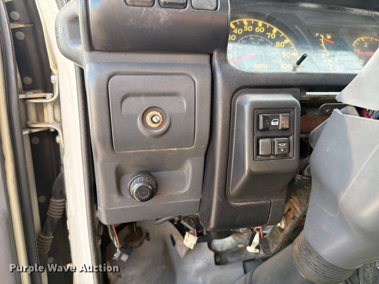 image for item ED5953 2006 Chevrolet W4500 Crew Cab box truck