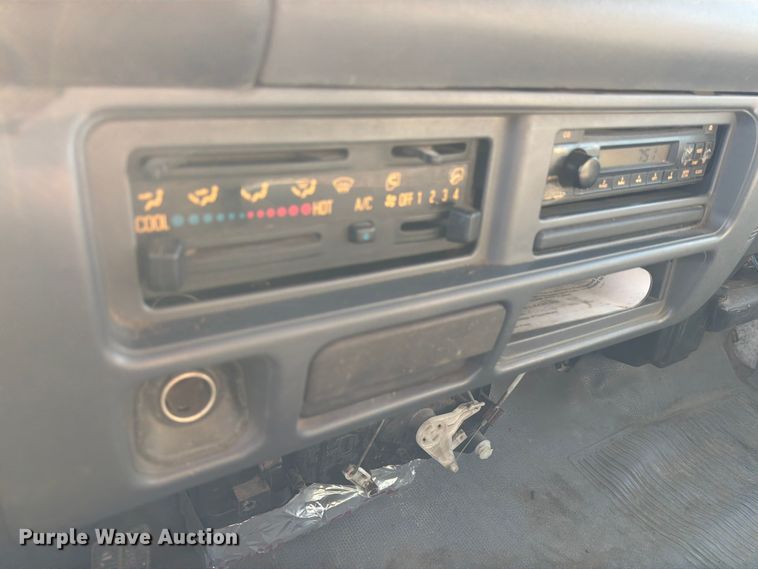 image for item ED5953 2006 Chevrolet W4500 Crew Cab box truck