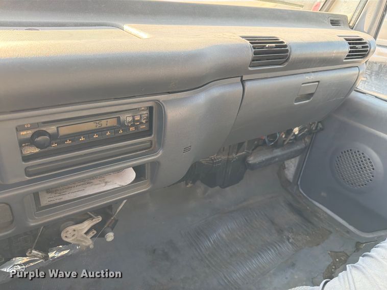 image for item ED5953 2006 Chevrolet W4500 Crew Cab box truck