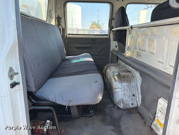 image for item ED5953 2006 Chevrolet W4500 Crew Cab box truck