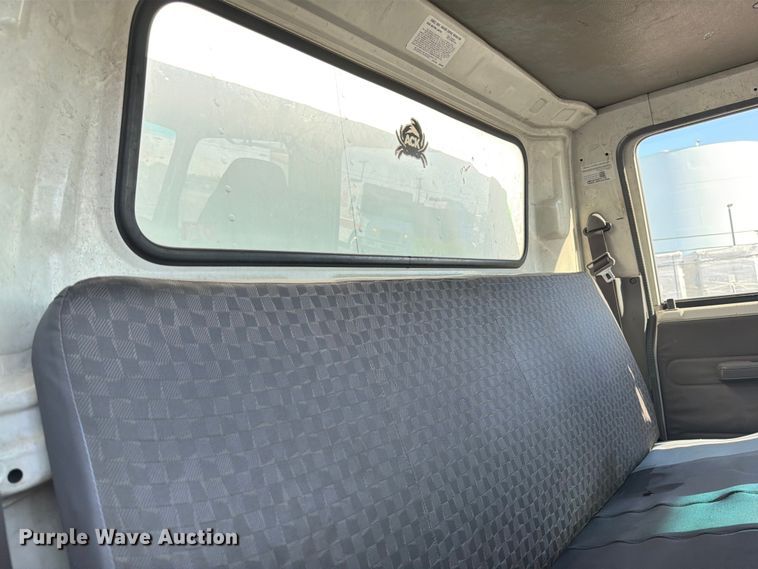 image for item ED5953 2006 Chevrolet W4500 Crew Cab box truck