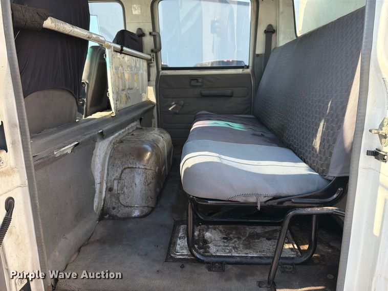 image for item ED5953 2006 Chevrolet W4500 Crew Cab box truck