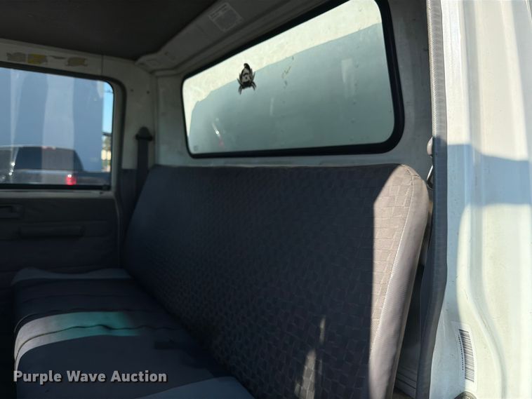 image for item ED5953 2006 Chevrolet W4500 Crew Cab box truck