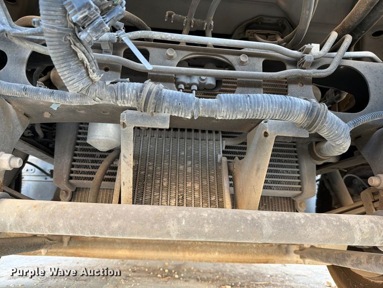 image for item ED5953 2006 Chevrolet W4500 Crew Cab box truck