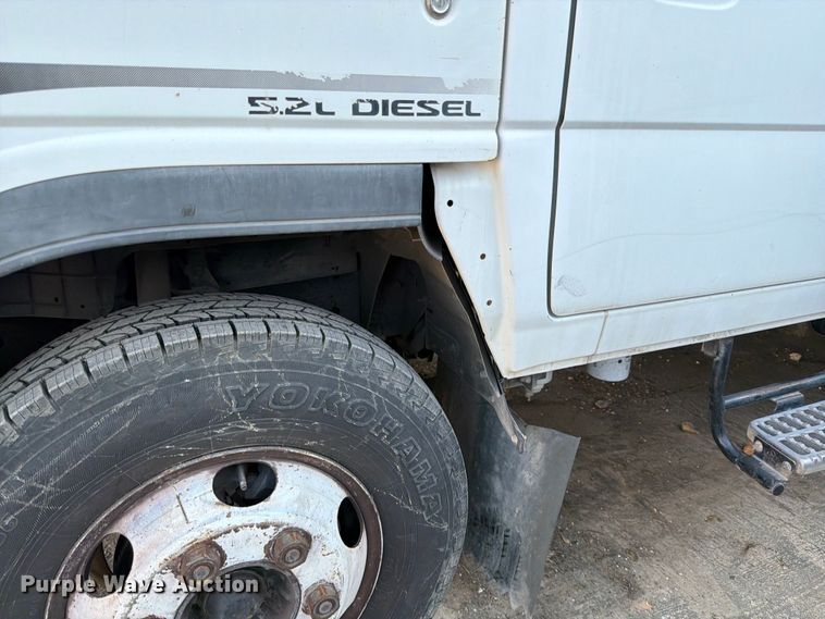 image for item ED5953 2006 Chevrolet W4500 Crew Cab box truck