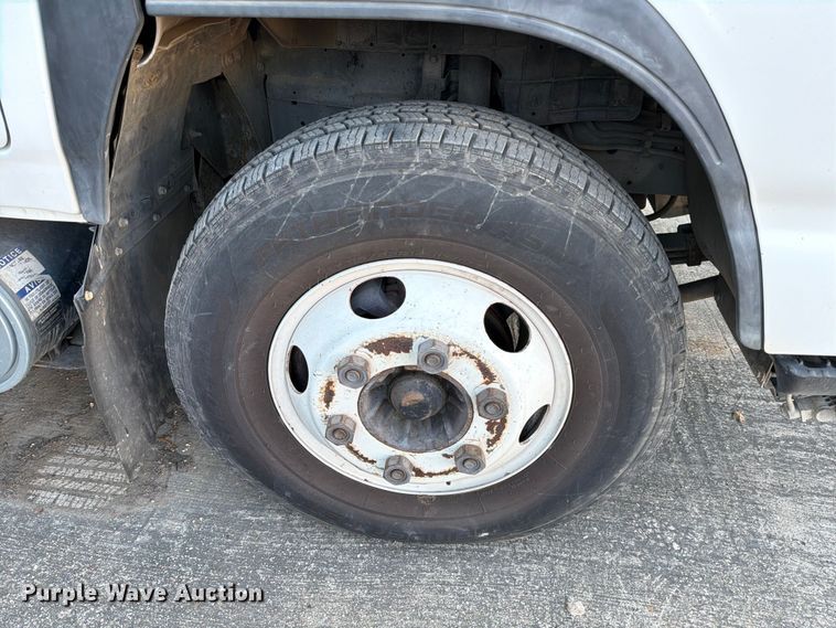 image for item ED5953 2006 Chevrolet W4500 Crew Cab box truck