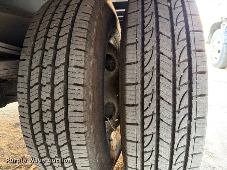 image for item ED5953 2006 Chevrolet W4500 Crew Cab box truck