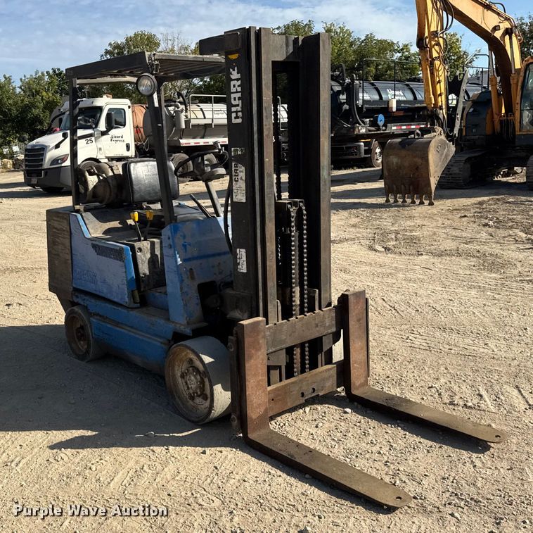 image for item EF2194 Clark GCX30 forklift