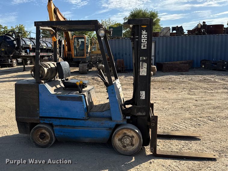 image for item EF2194 Clark GCX30 forklift