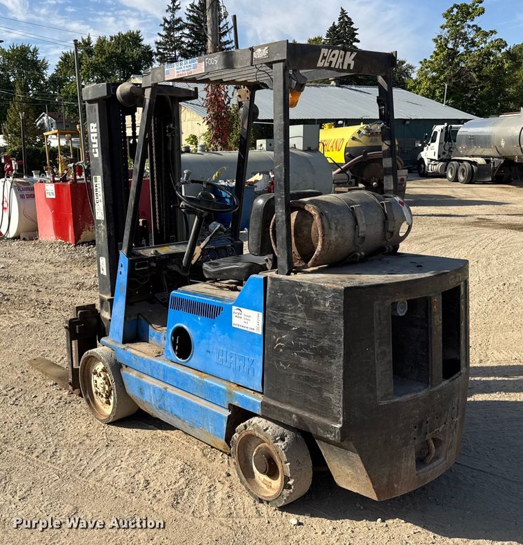 image for item EF2194 Clark GCX30 forklift