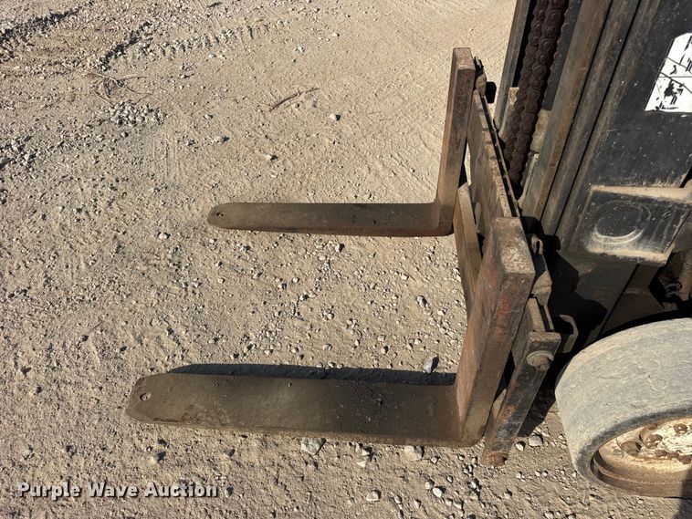 image for item EF2194 Clark GCX30 forklift