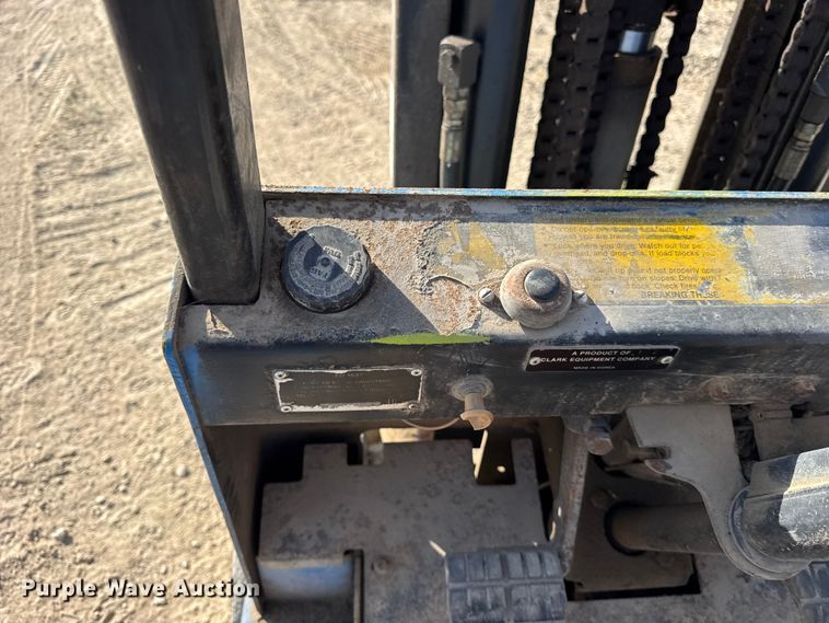 image for item EF2194 Clark GCX30 forklift