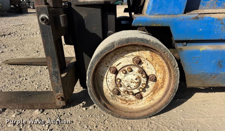 image for item EF2194 Clark GCX30 forklift