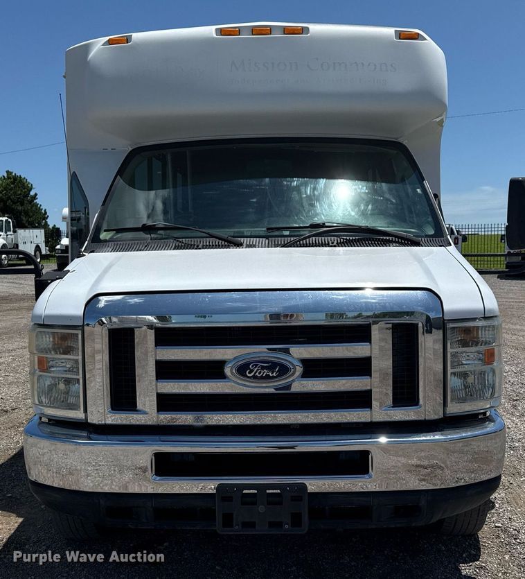 image for item EG5962 2013 Ford E450 Super Duty shuttle bus