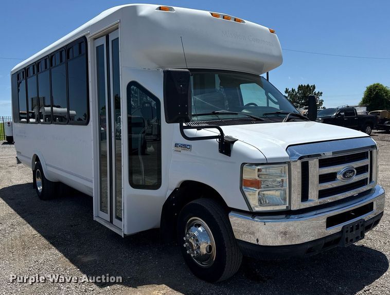 image for item EG5962 2013 Ford E450 Super Duty shuttle bus