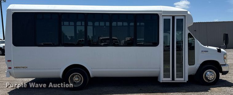 image for item EG5962 2013 Ford E450 Super Duty shuttle bus
