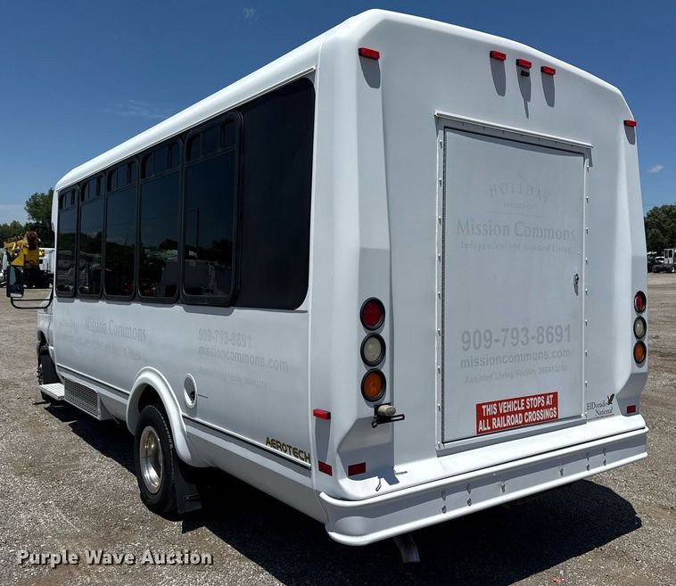 image for item EG5962 2013 Ford E450 Super Duty shuttle bus