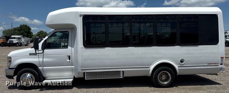 image for item EG5962 2013 Ford E450 Super Duty shuttle bus