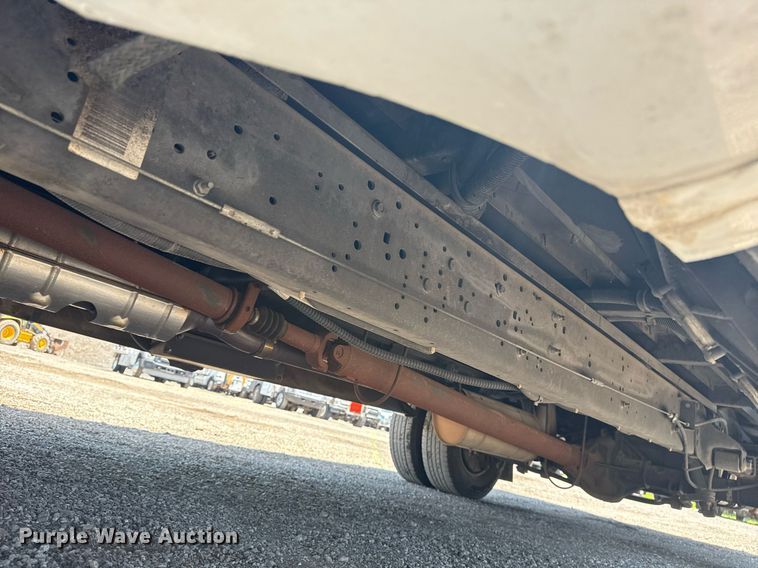 image for item EG5962 2013 Ford E450 Super Duty shuttle bus