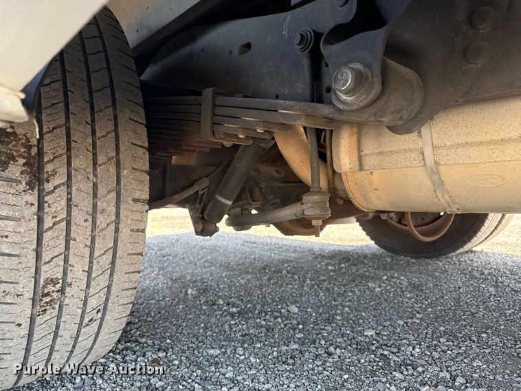 image for item EG5962 2013 Ford E450 Super Duty shuttle bus