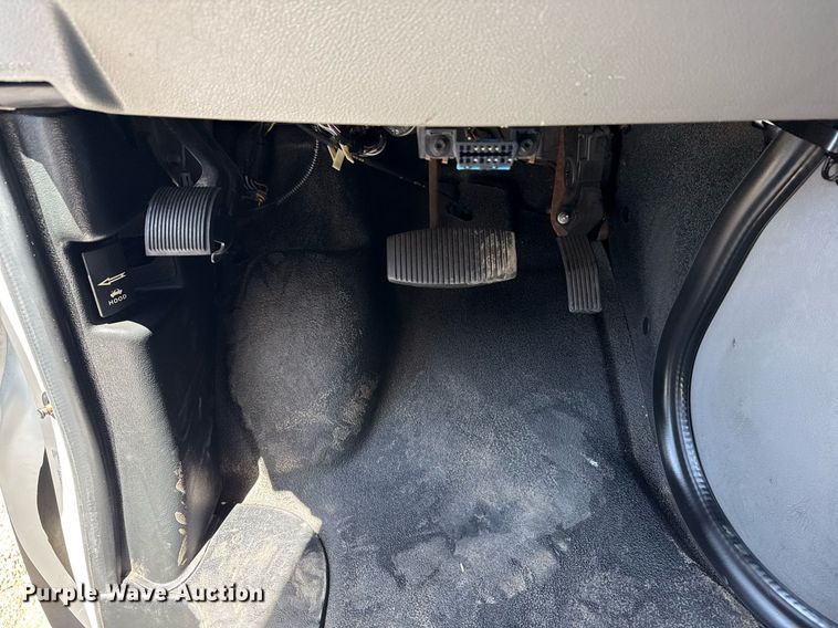 image for item EG5962 2013 Ford E450 Super Duty shuttle bus