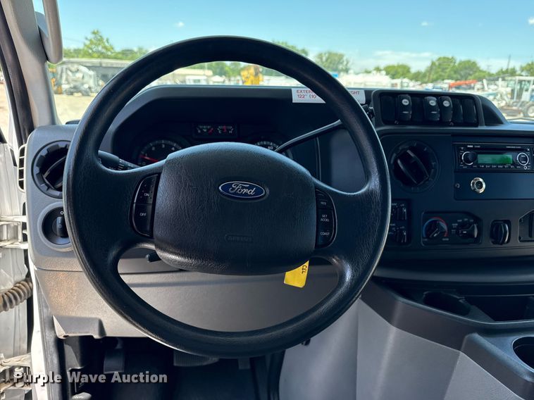 image for item EG5962 2013 Ford E450 Super Duty shuttle bus