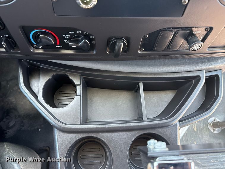 image for item EG5962 2013 Ford E450 Super Duty shuttle bus