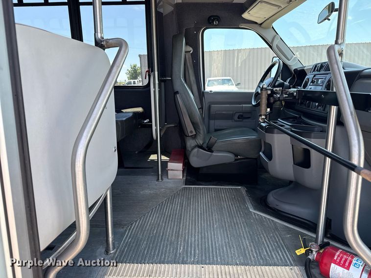 image for item EG5962 2013 Ford E450 Super Duty shuttle bus