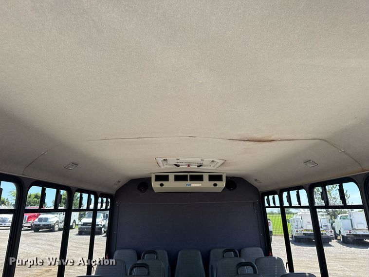 image for item EG5962 2013 Ford E450 Super Duty shuttle bus