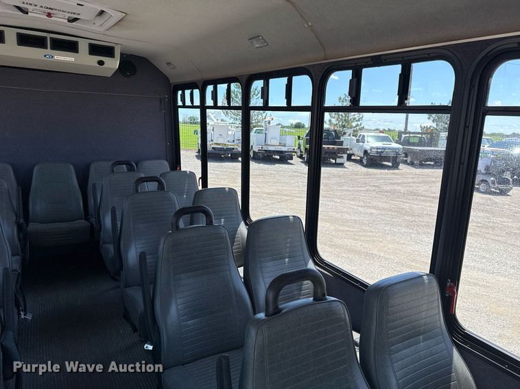 image for item EG5962 2013 Ford E450 Super Duty shuttle bus