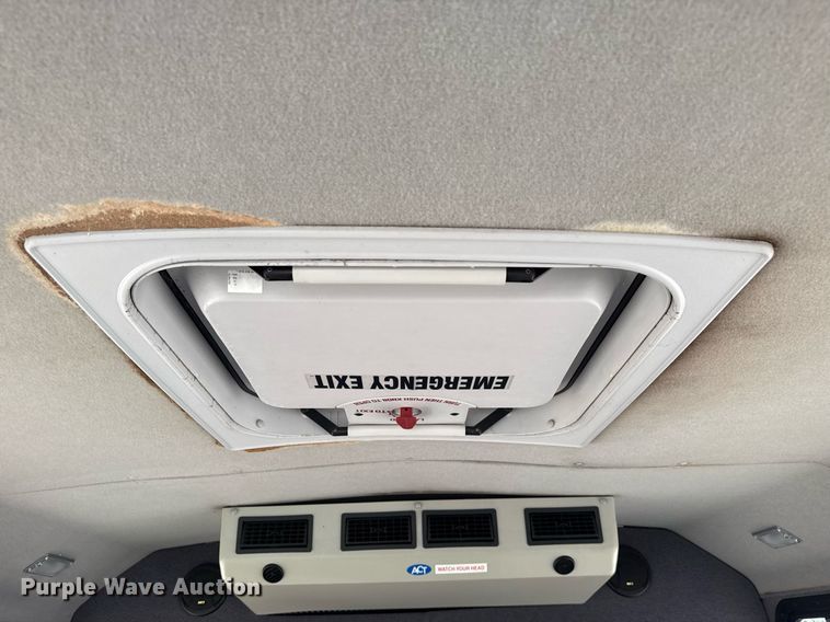 image for item EG5962 2013 Ford E450 Super Duty shuttle bus