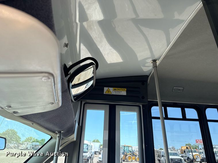 image for item EG5962 2013 Ford E450 Super Duty shuttle bus