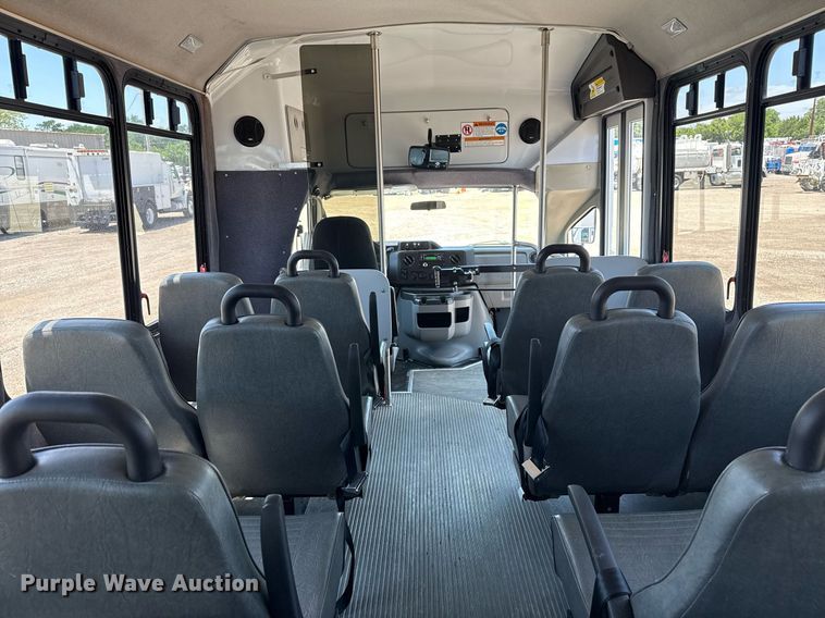 image for item EG5962 2013 Ford E450 Super Duty shuttle bus