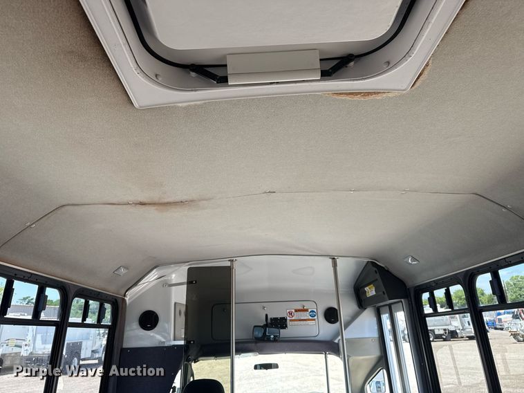 image for item EG5962 2013 Ford E450 Super Duty shuttle bus