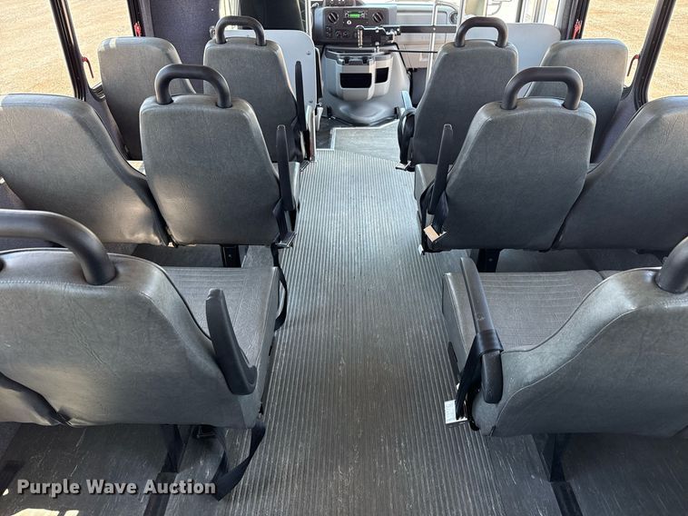 image for item EG5962 2013 Ford E450 Super Duty shuttle bus