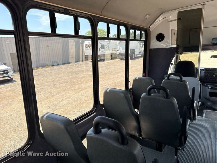 image for item EG5962 2013 Ford E450 Super Duty shuttle bus