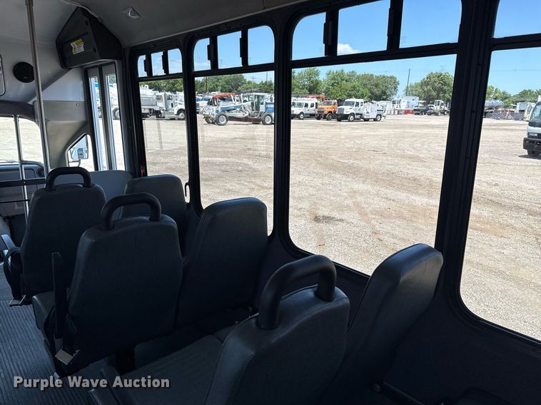 image for item EG5962 2013 Ford E450 Super Duty shuttle bus